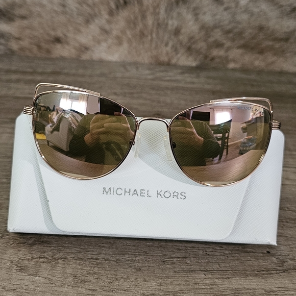Michael korts. Sunglasses 😎 - Picture 2 of 4
